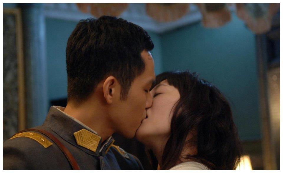 父亲毒打母亲抛弃，幸好有姑姑收留，张爱玲后来才能震惊文坛