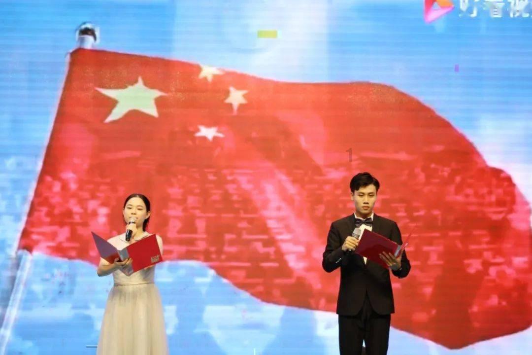 迷路的可爱男孩